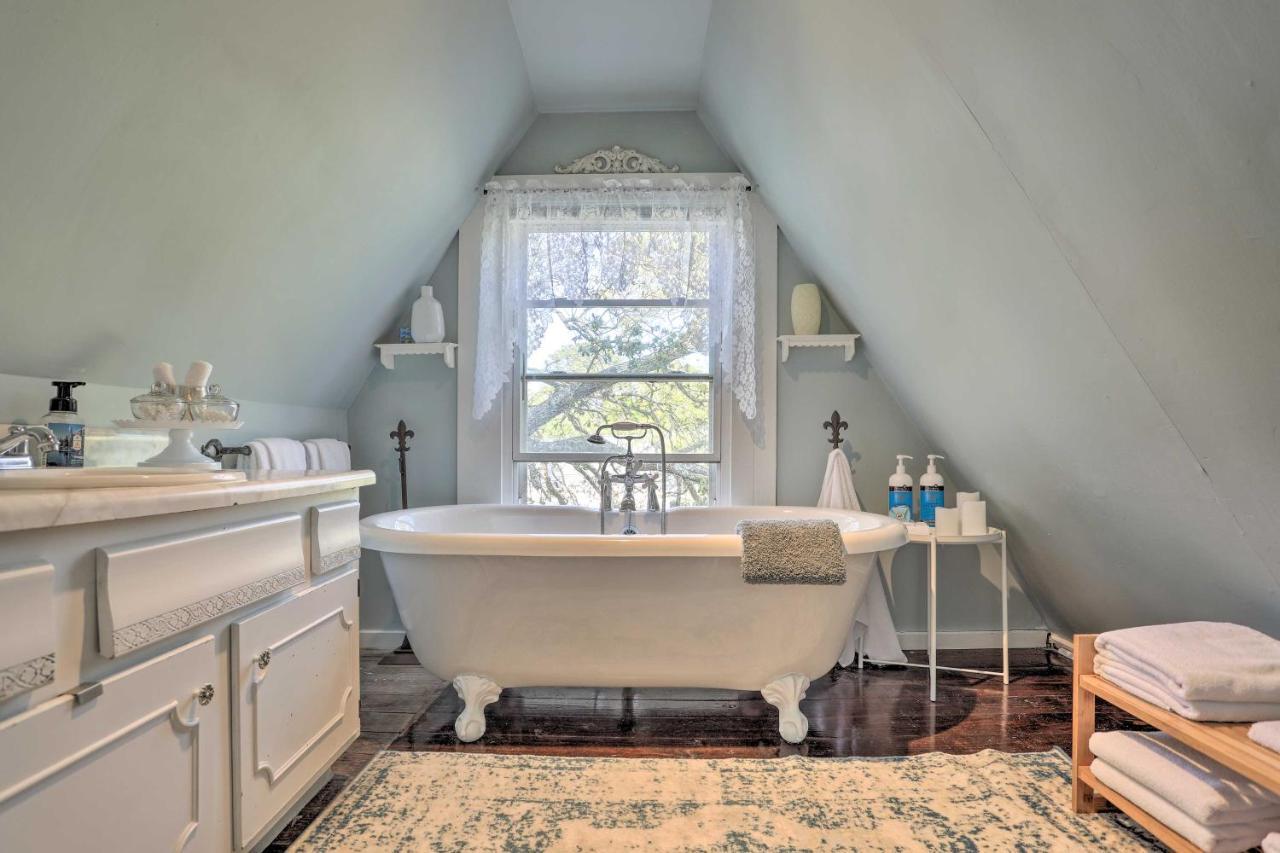 Coastal, Walkable Home In Historic Southport! 외부 사진