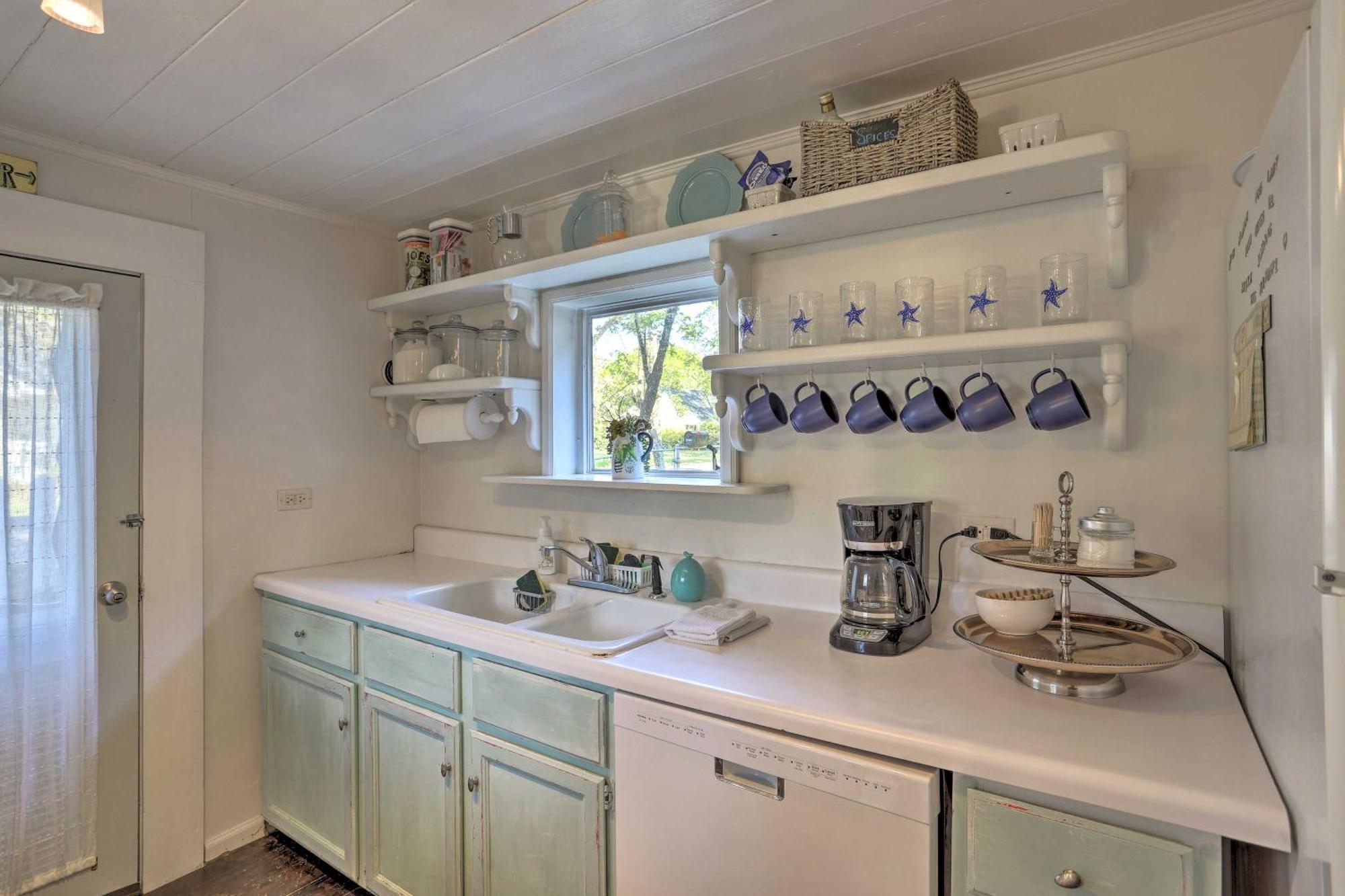 Coastal, Walkable Home In Historic Southport! 외부 사진